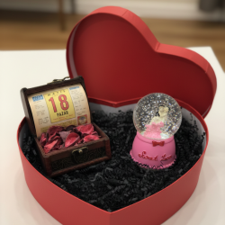 ORİJİNAL TAKVİM YAPRAĞI VE KAR KÜRESİ KALPLİ KUTULU